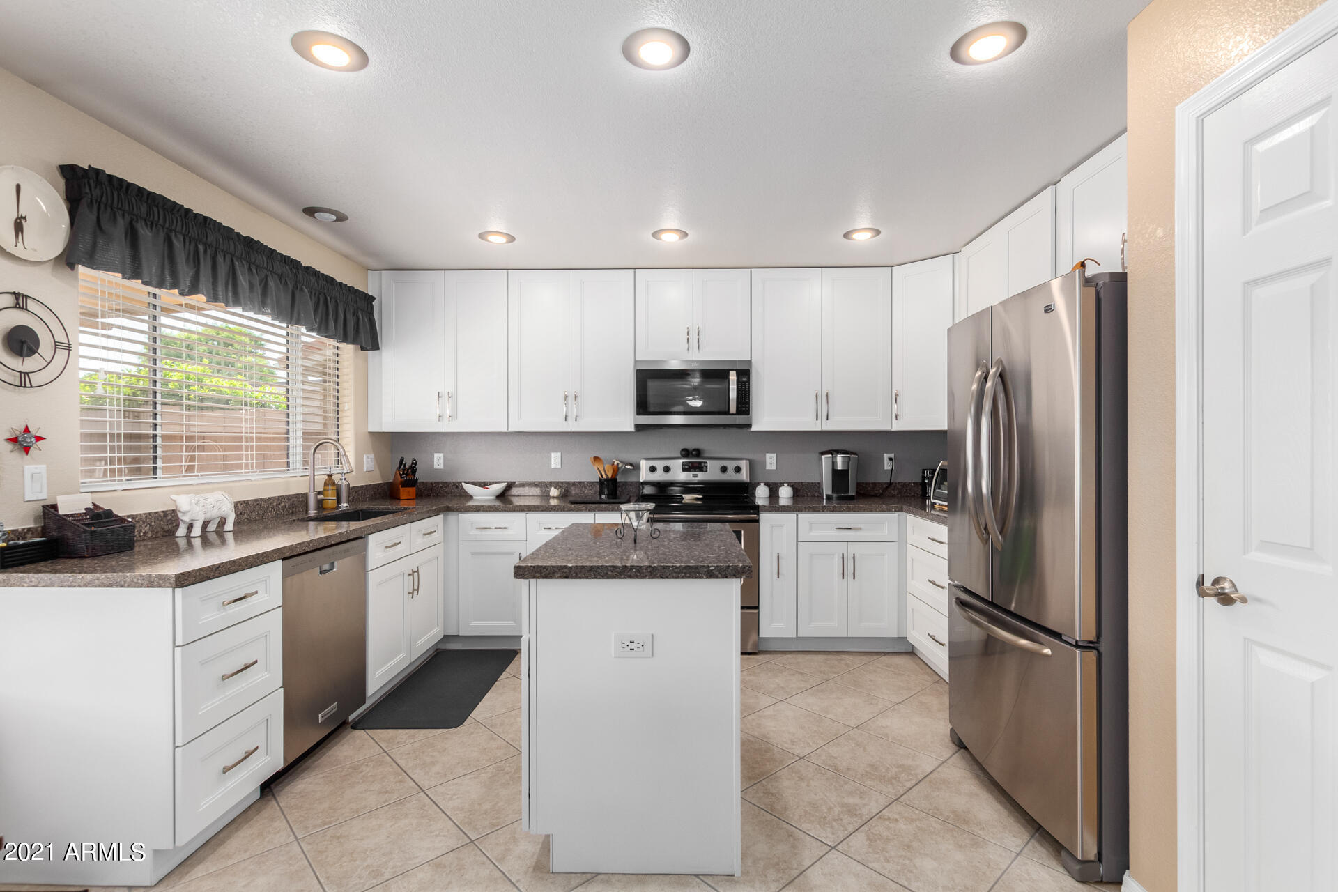 531 West Laredo Avenue Gilbert, AZ 85233 - Photo 13 of 35 Who gets to cook today!