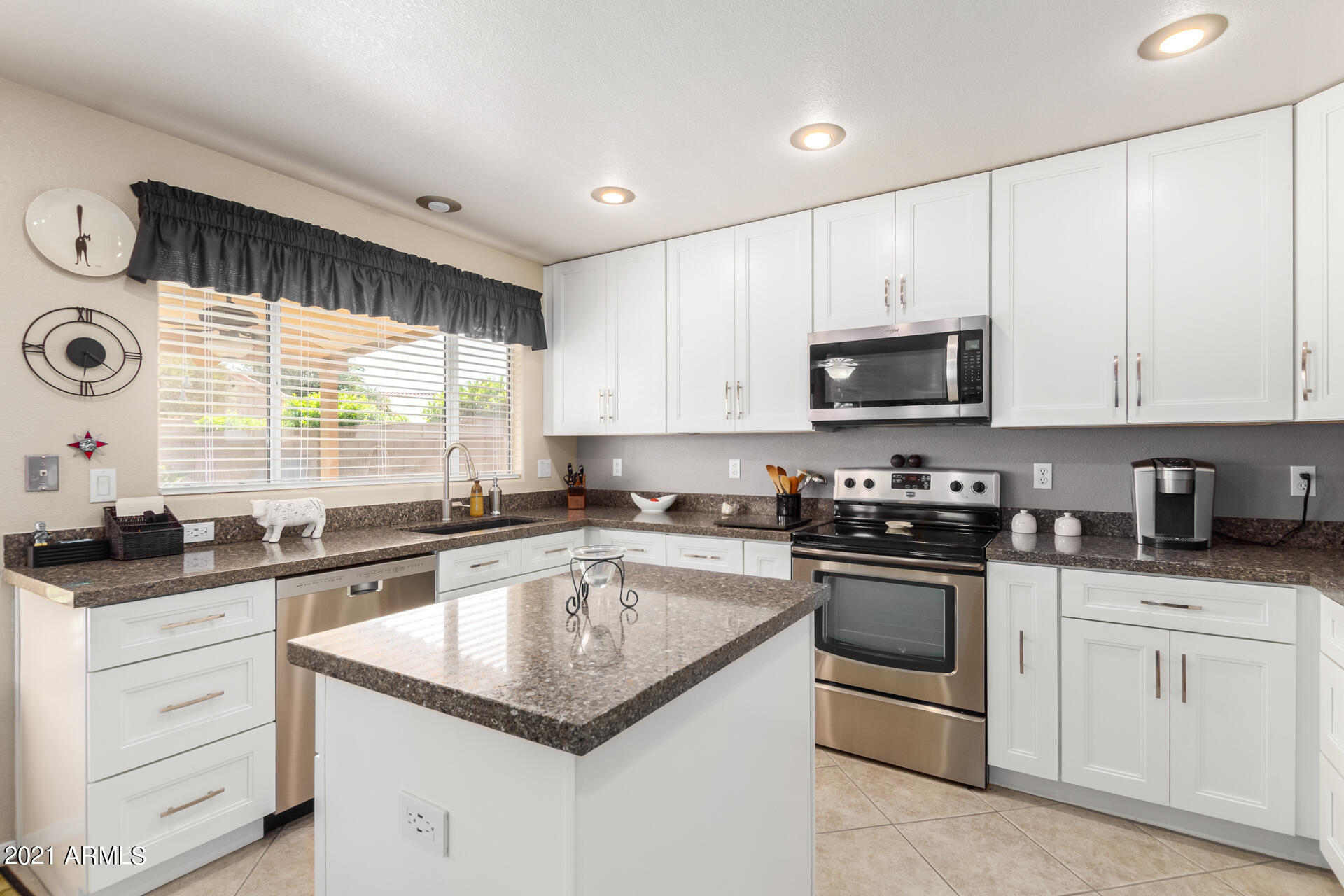 531 West Laredo Avenue Gilbert, AZ 85233 - Photo 14 of 35 Gourmet style kitchen
