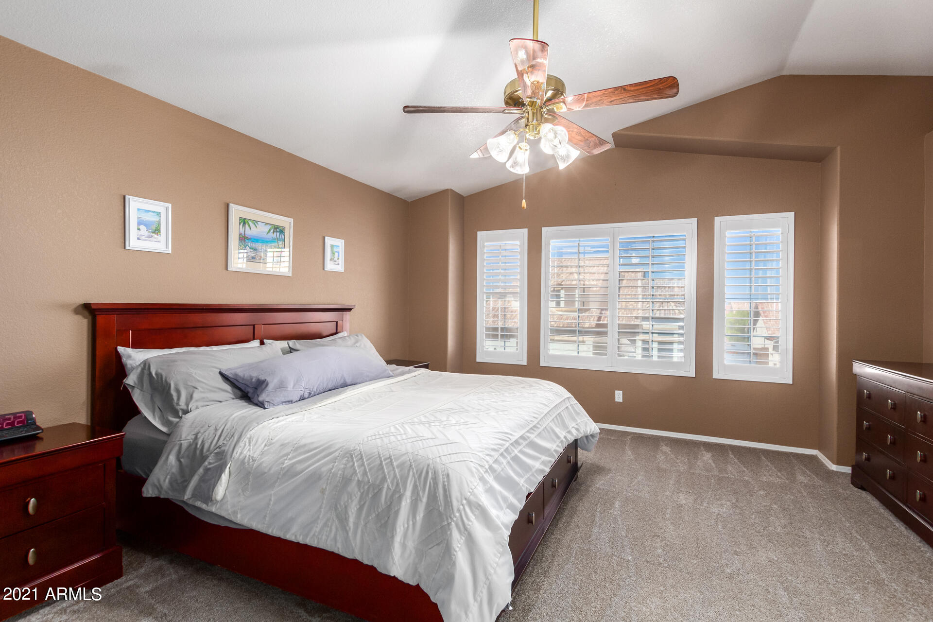 531 West Laredo Avenue Gilbert, AZ 85233 - Photo 18 of 35 Large master suite with vaulted ceilings