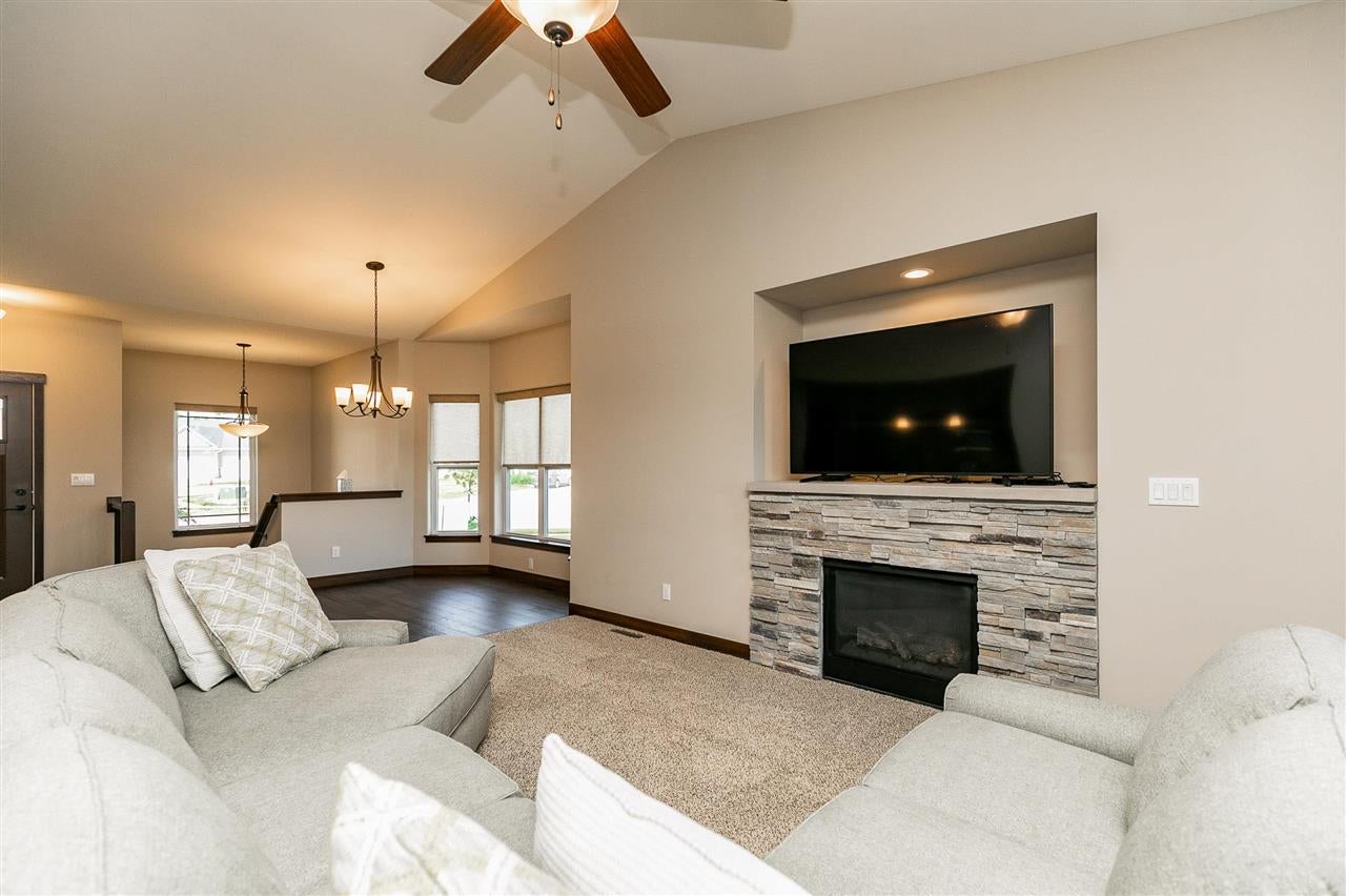 295 Ridge View Drive Fairfax, IA 52228 - Photo 6 of 41 Gallery Image 6