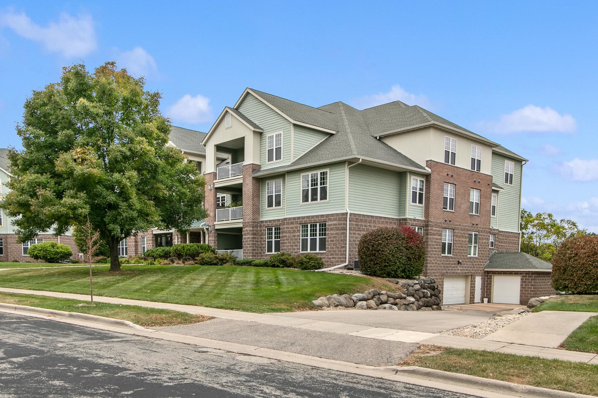 5470 Caddis Bend, Unit 102 Fitchburg, WI 53711 - Photo 3 of 49