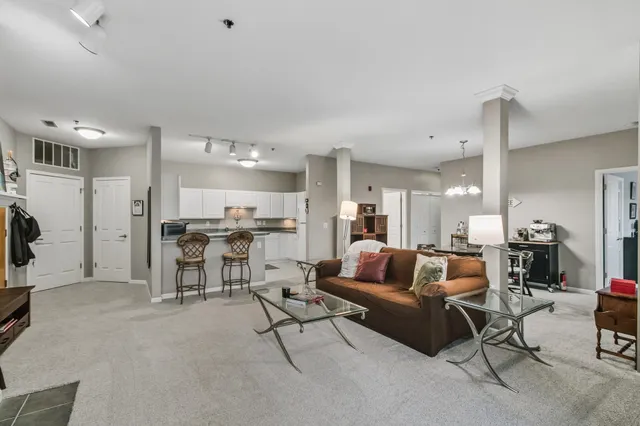 $325,000 | 5470 Caddis Bend, Unit 102, Fitchburg, WI 53711