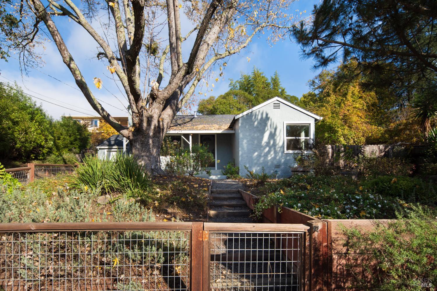 2136 Franklin Avenue Santa Rosa, CA 95404 - Photo 2 of 22 a front view of a house with a garden