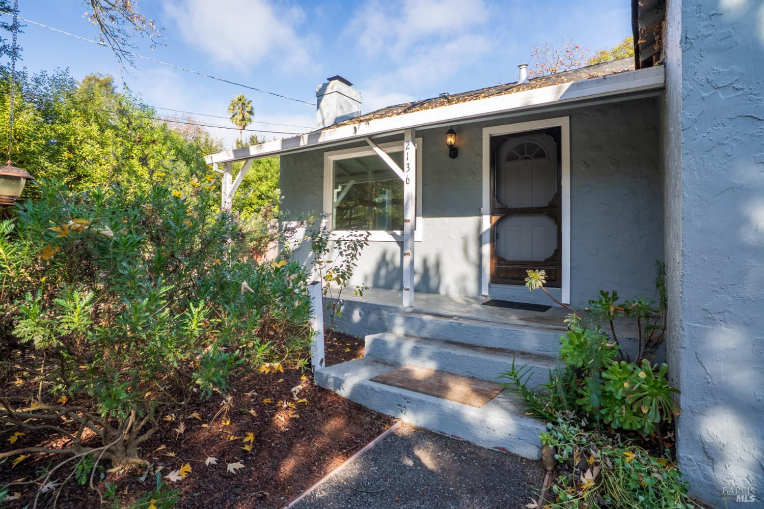 2136 Franklin Avenue Santa Rosa, CA 95404 - Photo 4 of 22 a front view of a house with garden