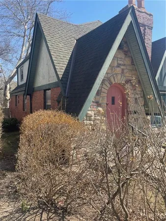 $290,000 | 6811 Oak Street, Kansas City, MO 64113