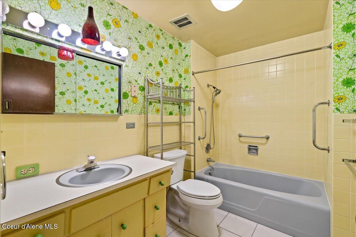9603 North Strahorn Road Hayden Lake, ID 83835 - Photo 15 of 31 15-Full bath