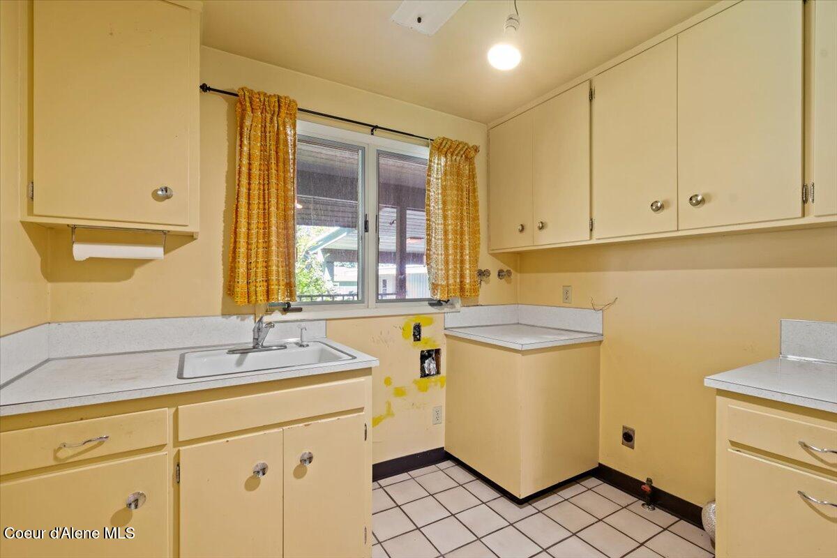 9603 North Strahorn Road Hayden Lake, ID 83835 - Photo 16 of 31 16-Laundry