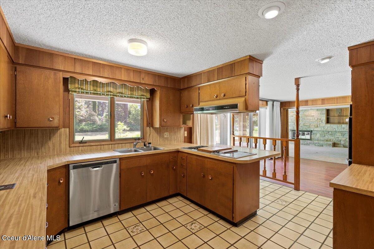 9603 North Strahorn Road Hayden Lake, ID 83835 - Photo 8 of 31 08-Kitchen