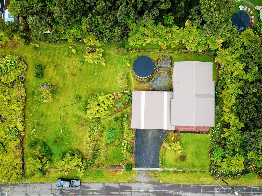 19-3940 Hoonanea Street Volcano, HI 96785 - Photo 5 of 30 a bird view of a garden