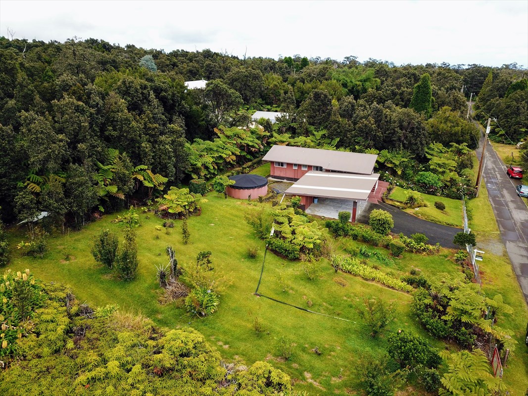 19-3940 Hoonanea Street Volcano, HI 96785 - Photo 6 of 30 a view of a garden with plants