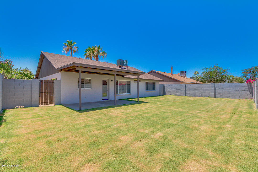 6320 Casper Road Mesa, AZ 85205 - Photo 31 of 35 a front view of a house with a yard
