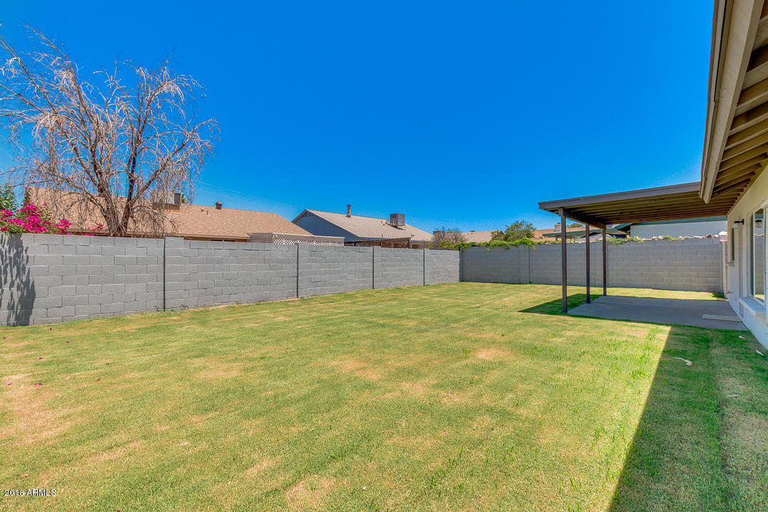 6320 Casper Road Mesa, AZ 85205 - Photo 32 of 35 a view of a backyard