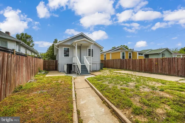 $3,300 | 3312 D Street Southeast, Washington, DC 20019