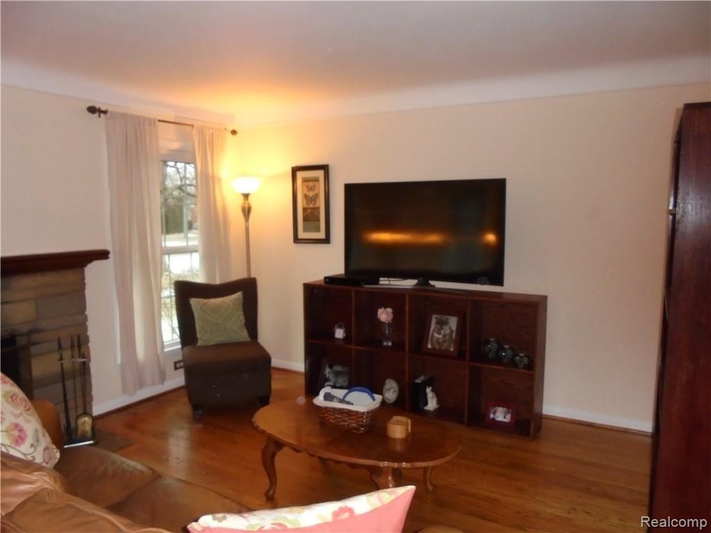 1854 Newcastle Road Grosse Pointe, MI 48236 - Photo 9 of 27