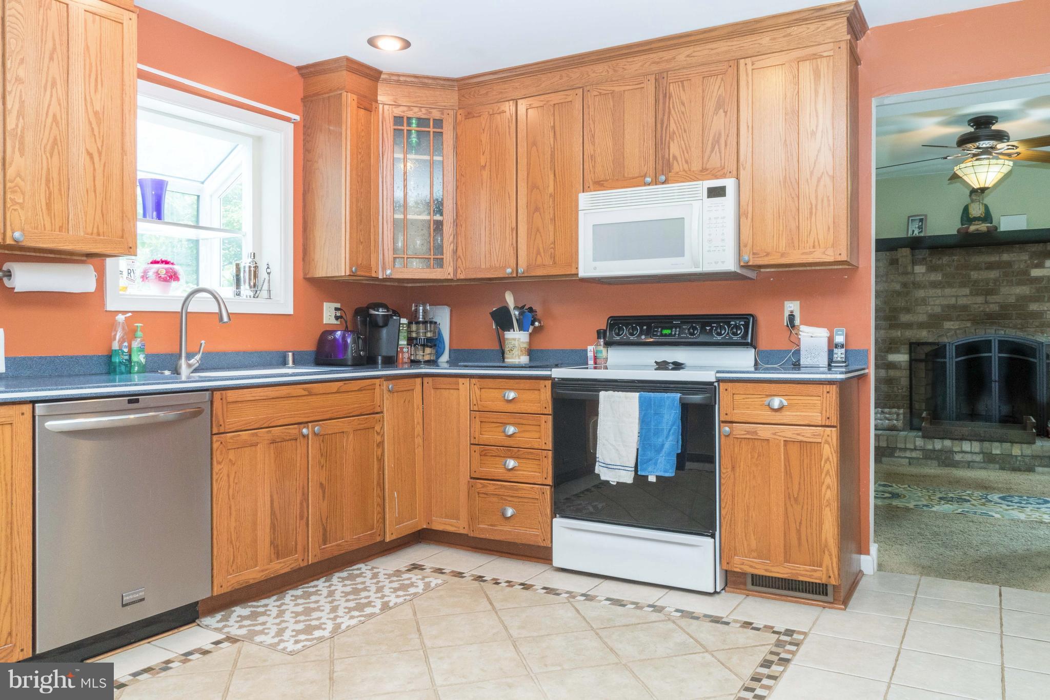 9409 Gunview Road Baltimore, MD 21236 - Photo 3 of 28 Kitchen