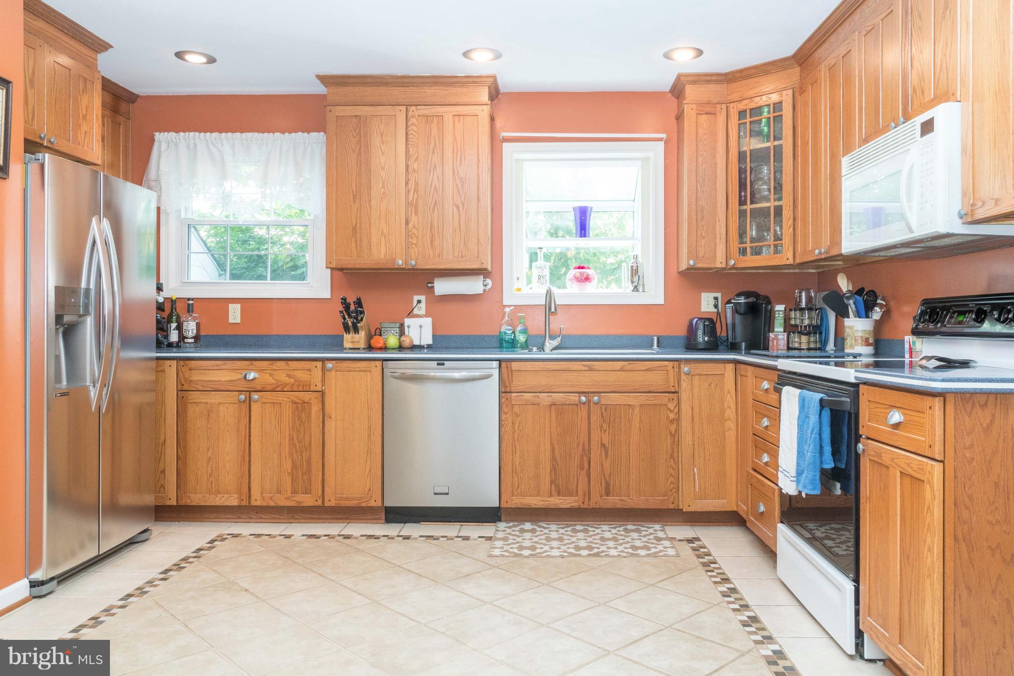 9409 Gunview Road Baltimore, MD 21236 - Photo 4 of 28 Kitchen