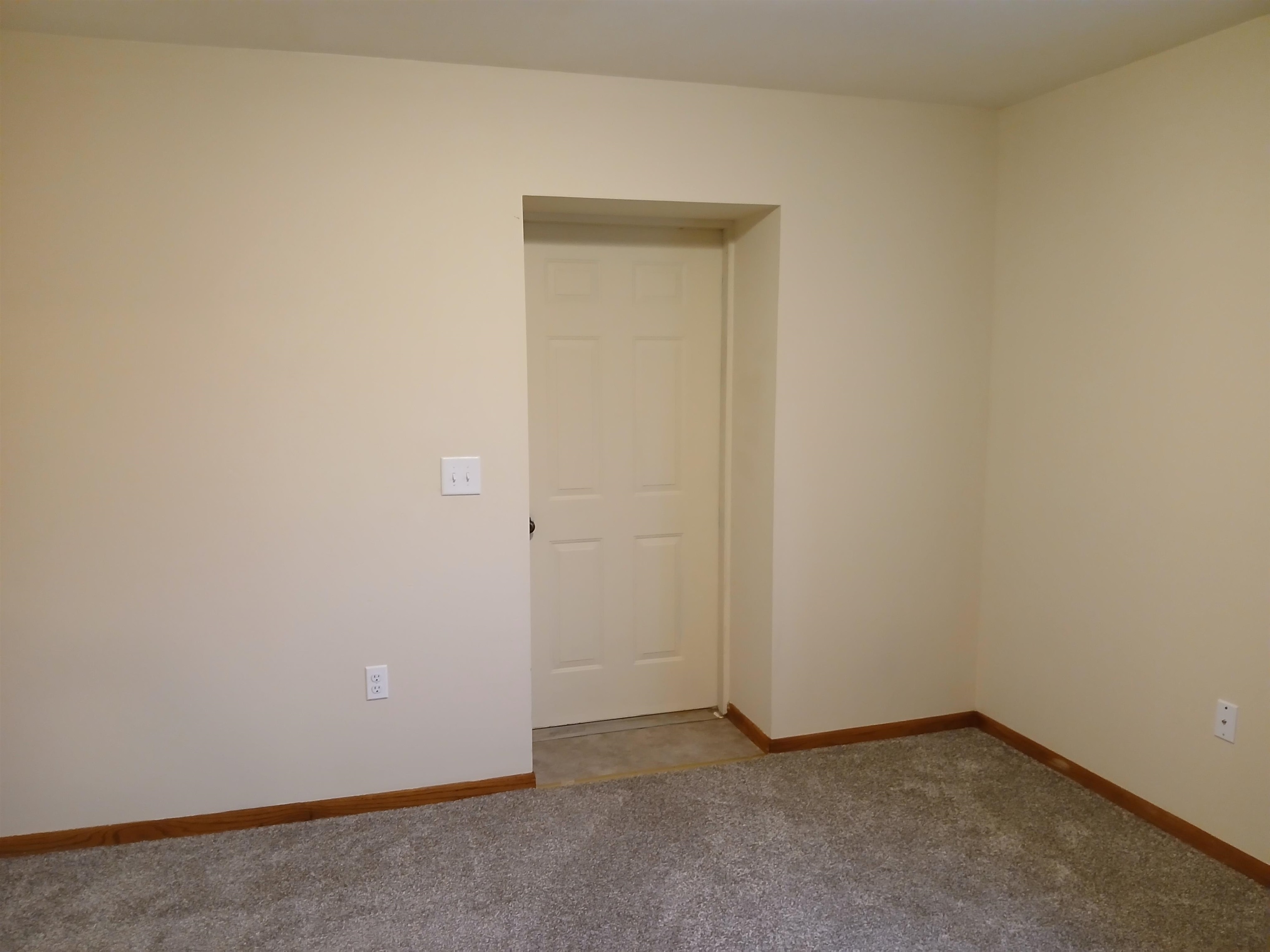 302 Railroad Street Elroy, WI 53929 - Photo 6 of 30