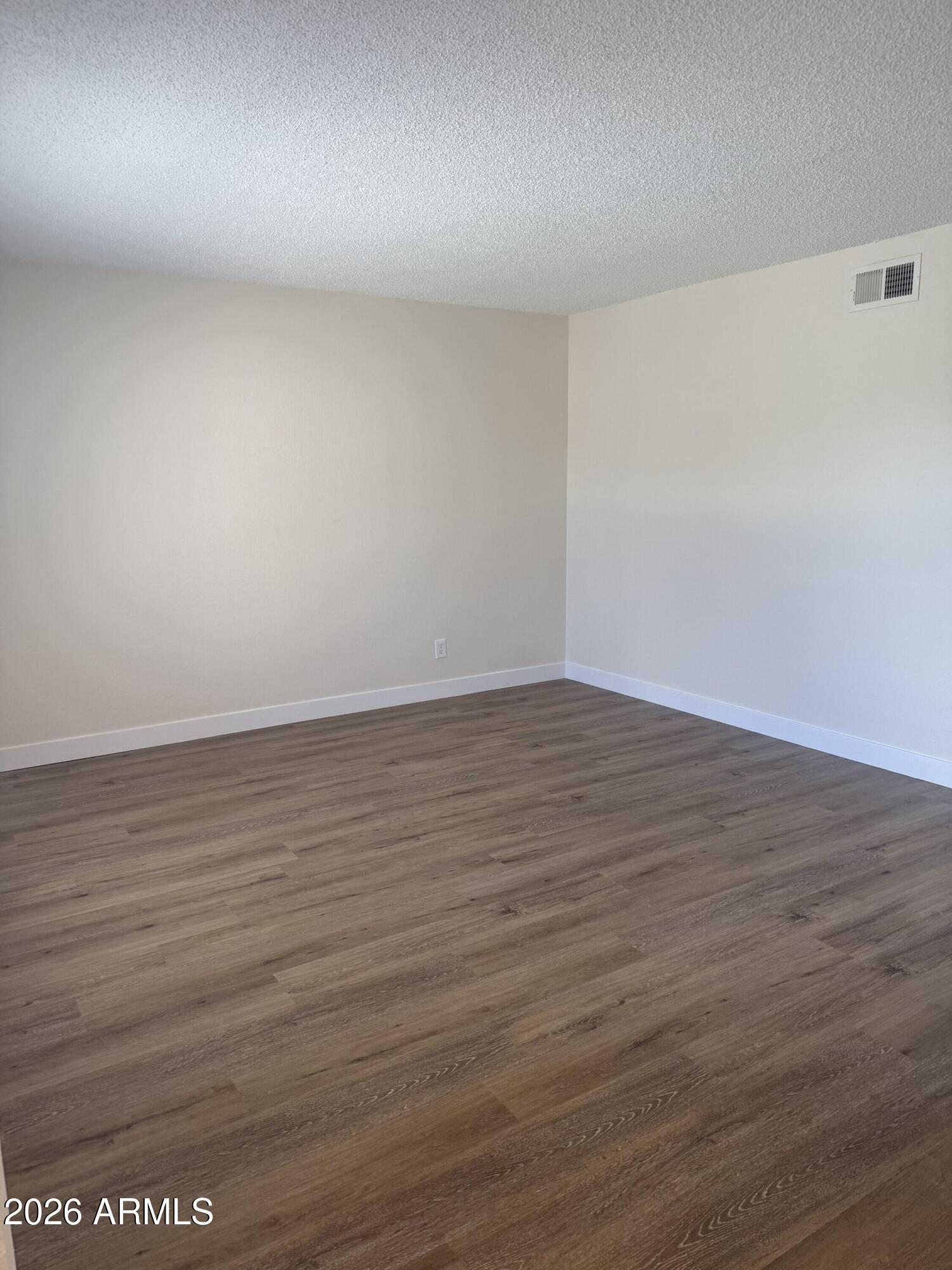 1622 East Campbell Avenue, Unit R Phoenix, AZ 85016 - Photo 9 of 22 1622 East Campbell Living Room