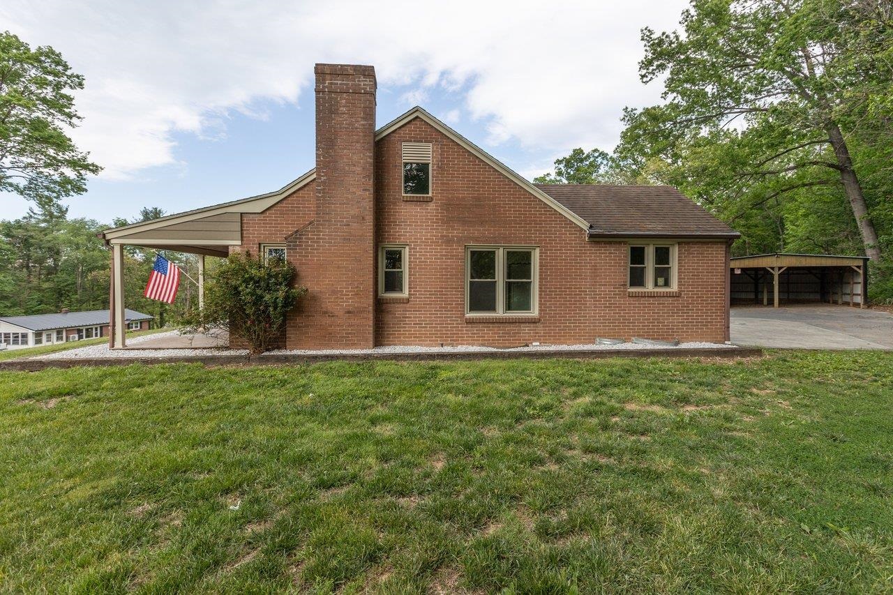 547 Grindstone Road Bridgewater, VA 22812 - Photo 42 of 57 a front view of a house with garden