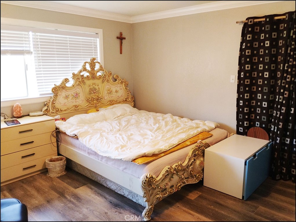 4077 Amador Road Phelan, CA 92371 - Photo 15 of 40 a bedroom with a bed and a window