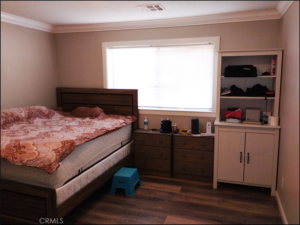 4077 Amador Road Phelan, CA 92371 - Photo 18 of 40 a bedroom with a bed and a window