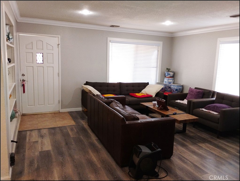 4077 Amador Road Phelan, CA 92371 - Photo 25 of 40 a living room with furniture and a window