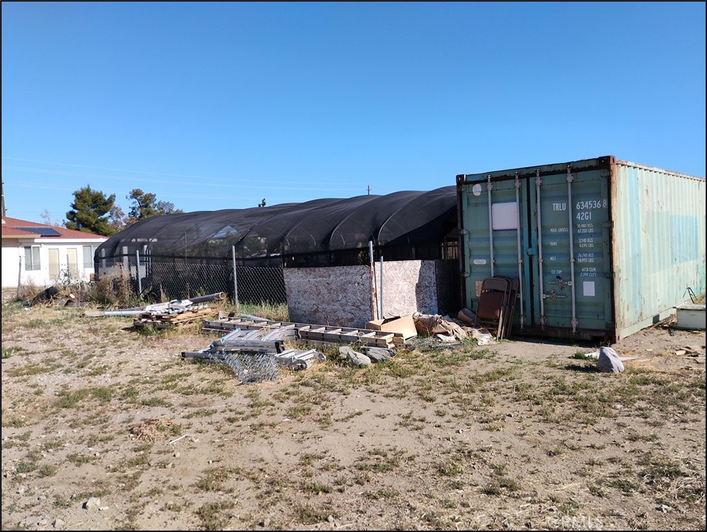 4077 Amador Road Phelan, CA 92371 - Photo 34 of 40 a view of a house with backyard of house