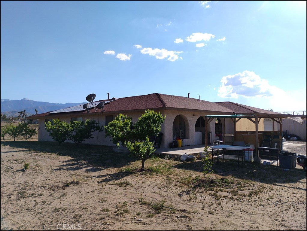 4077 Amador Road Phelan, CA 92371 - Photo 10 of 40 a front view of a house with garden
