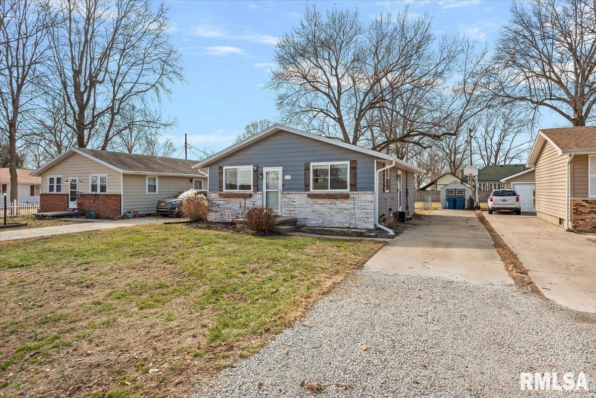 409 Sattley Street Rochester, IL 62563 - Photo 2 of 31 Gallery Image 2