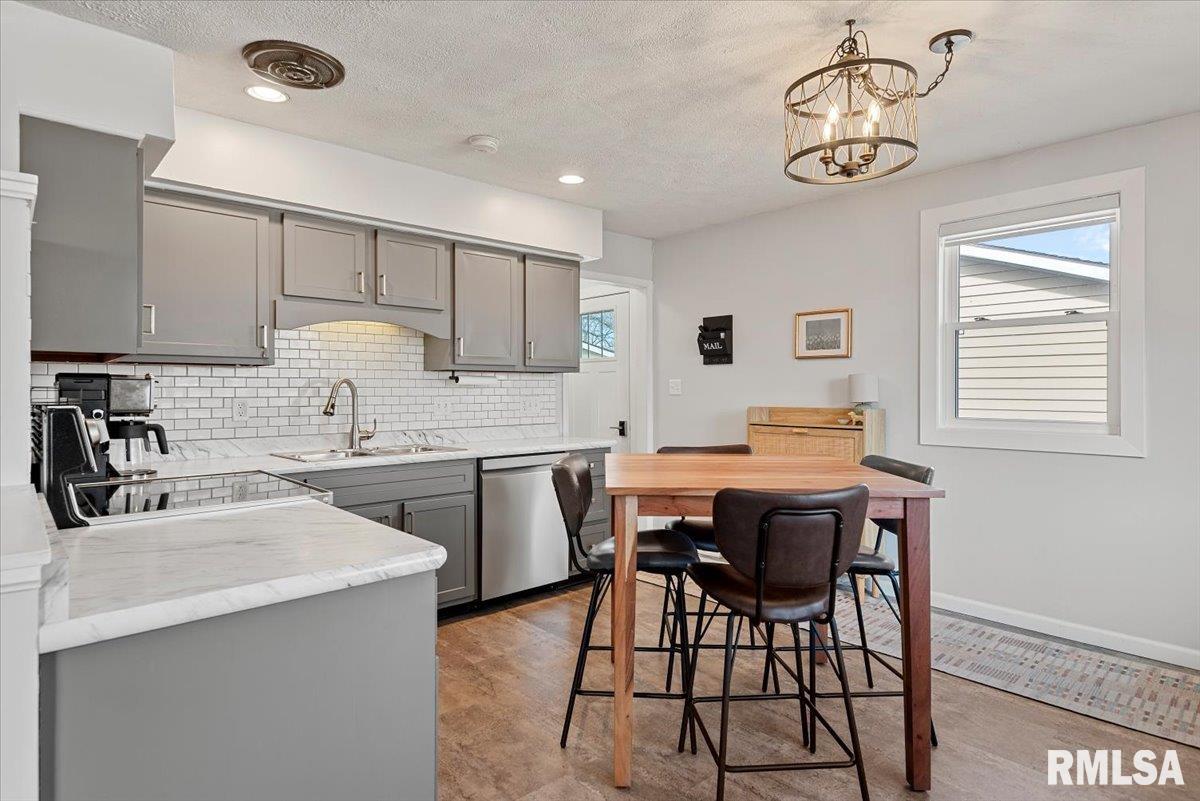 409 Sattley Street Rochester, IL 62563 - Photo 7 of 31 Gallery Image 7