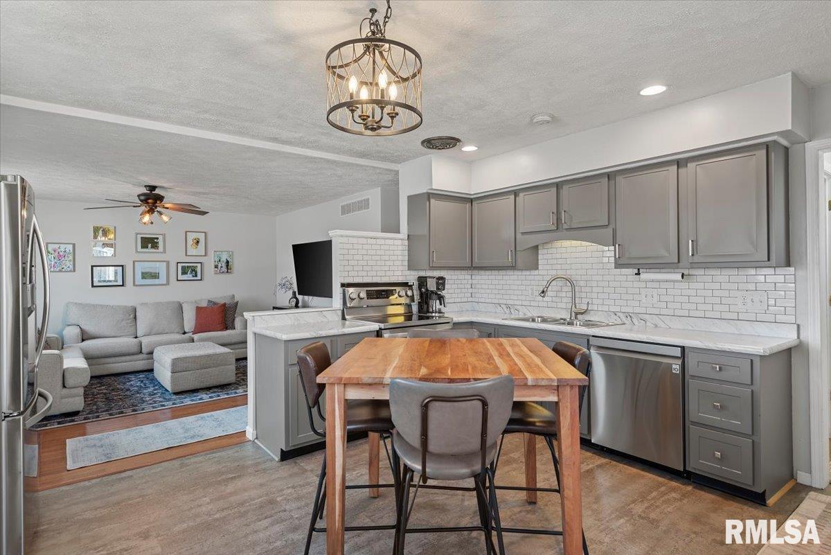 409 Sattley Street Rochester, IL 62563 - Photo 8 of 31 Gallery Image 8