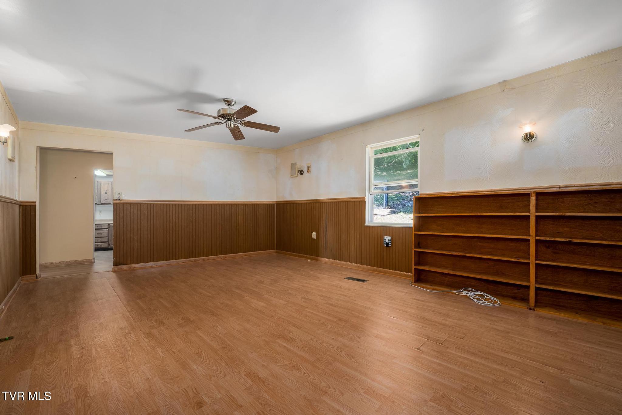 10590 Oak Grove Road Bristol, VA 24202 - Photo 21 of 42 10590 Oak Grove Rd (57 of 78)