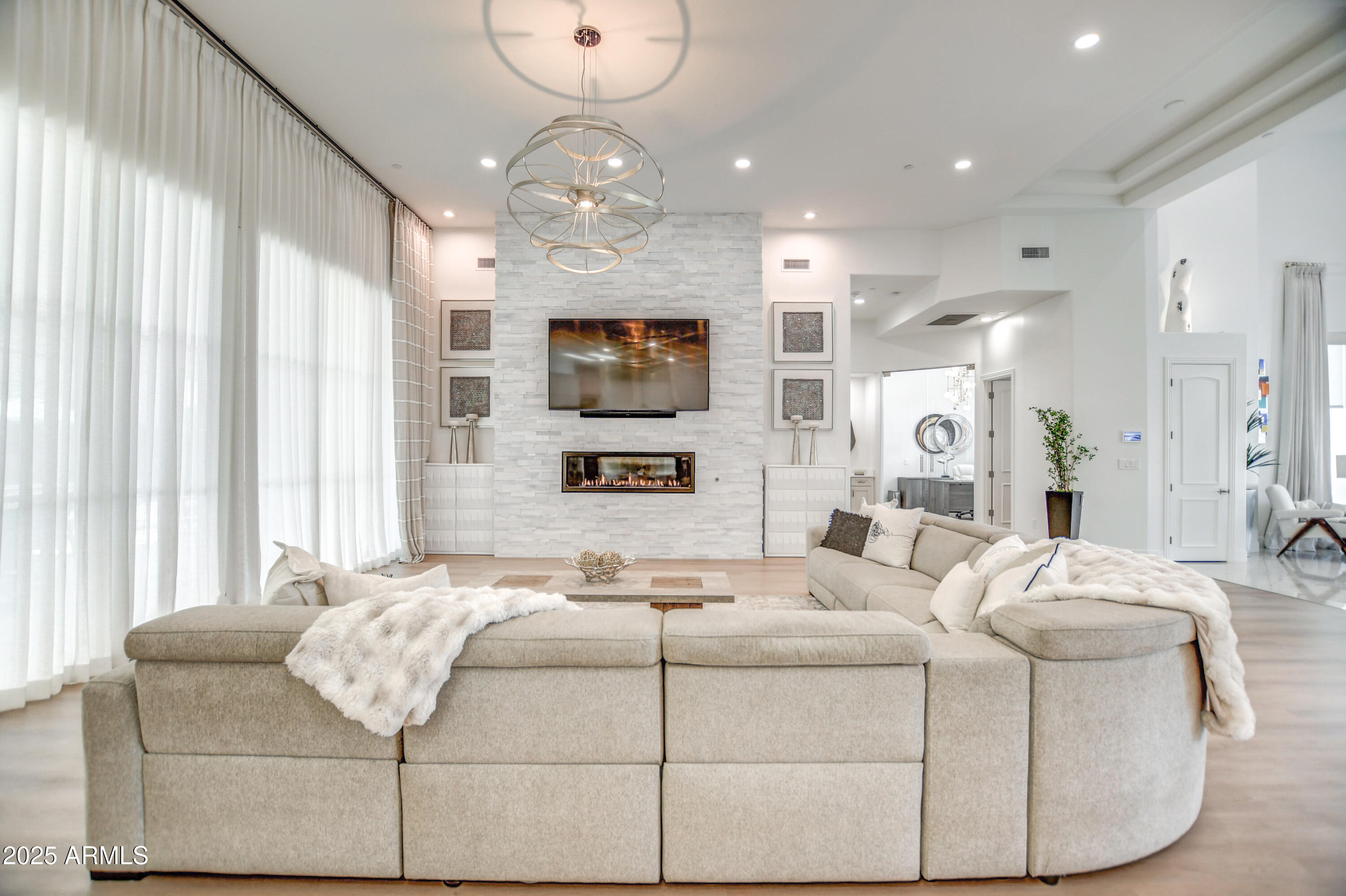 10651 East Cactus Road Scottsdale, AZ 85259 - Photo 41 of 126 Living 5