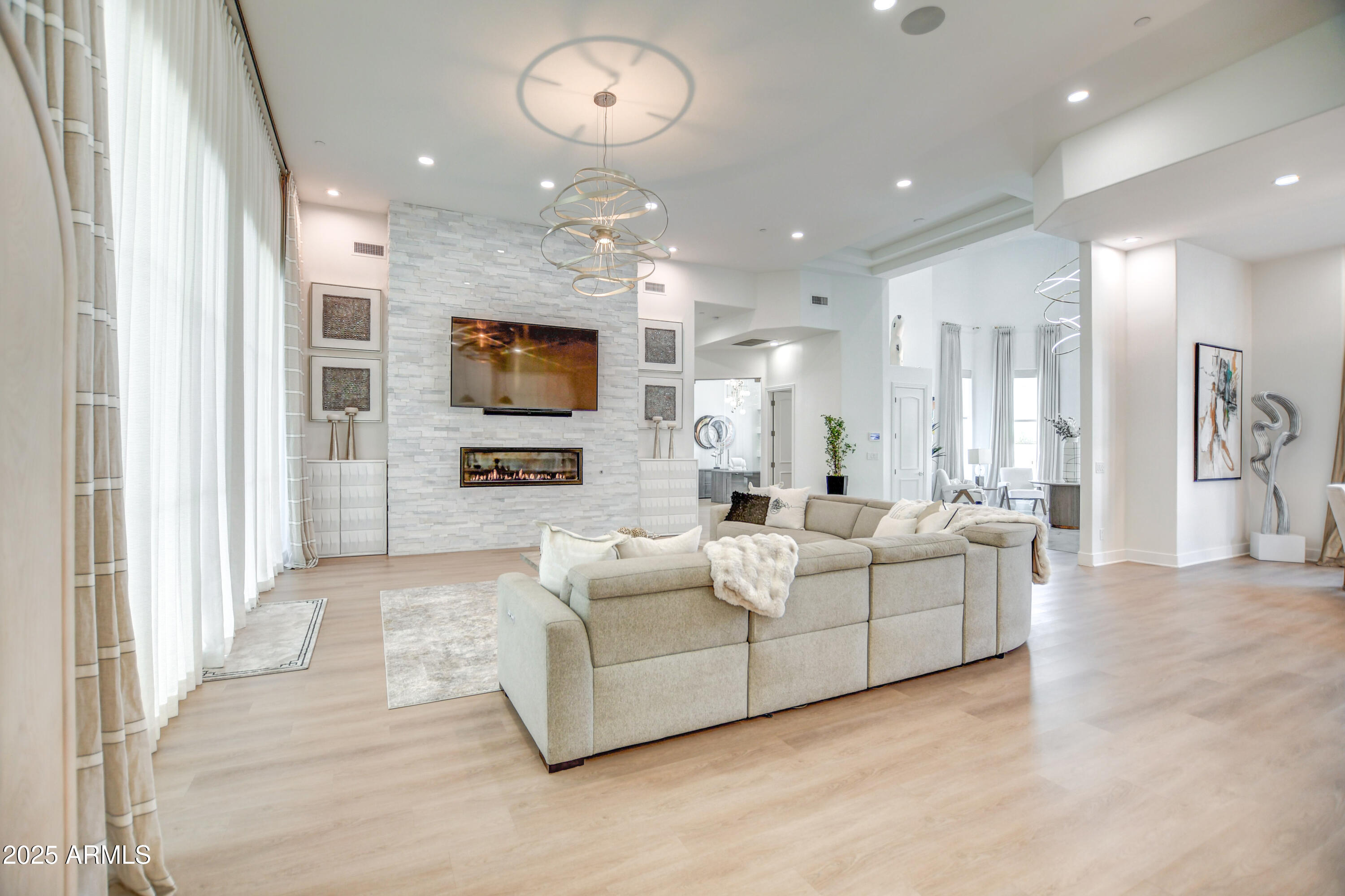 10651 East Cactus Road Scottsdale, AZ 85259 - Photo 42 of 126 Living 6