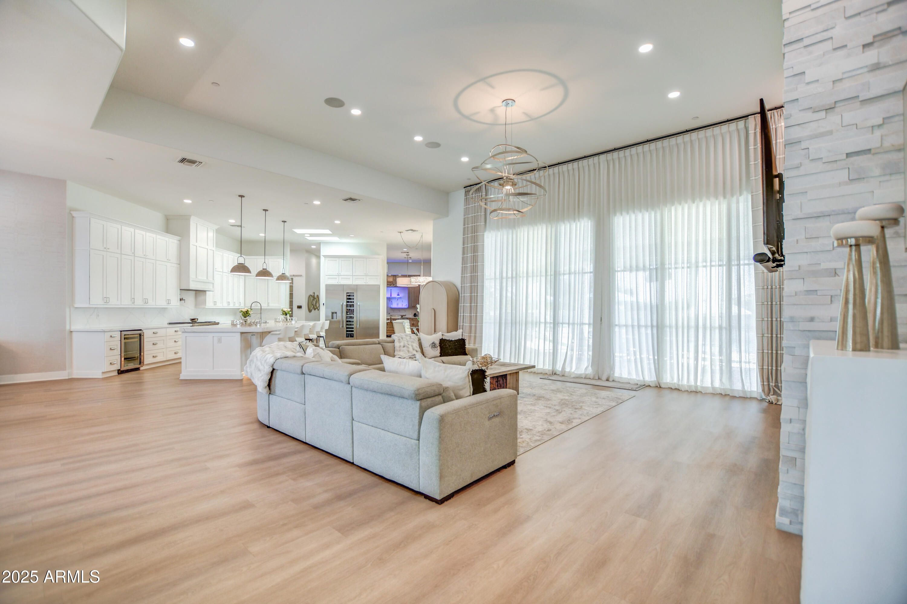 10651 East Cactus Road Scottsdale, AZ 85259 - Photo 44 of 126 Living 8