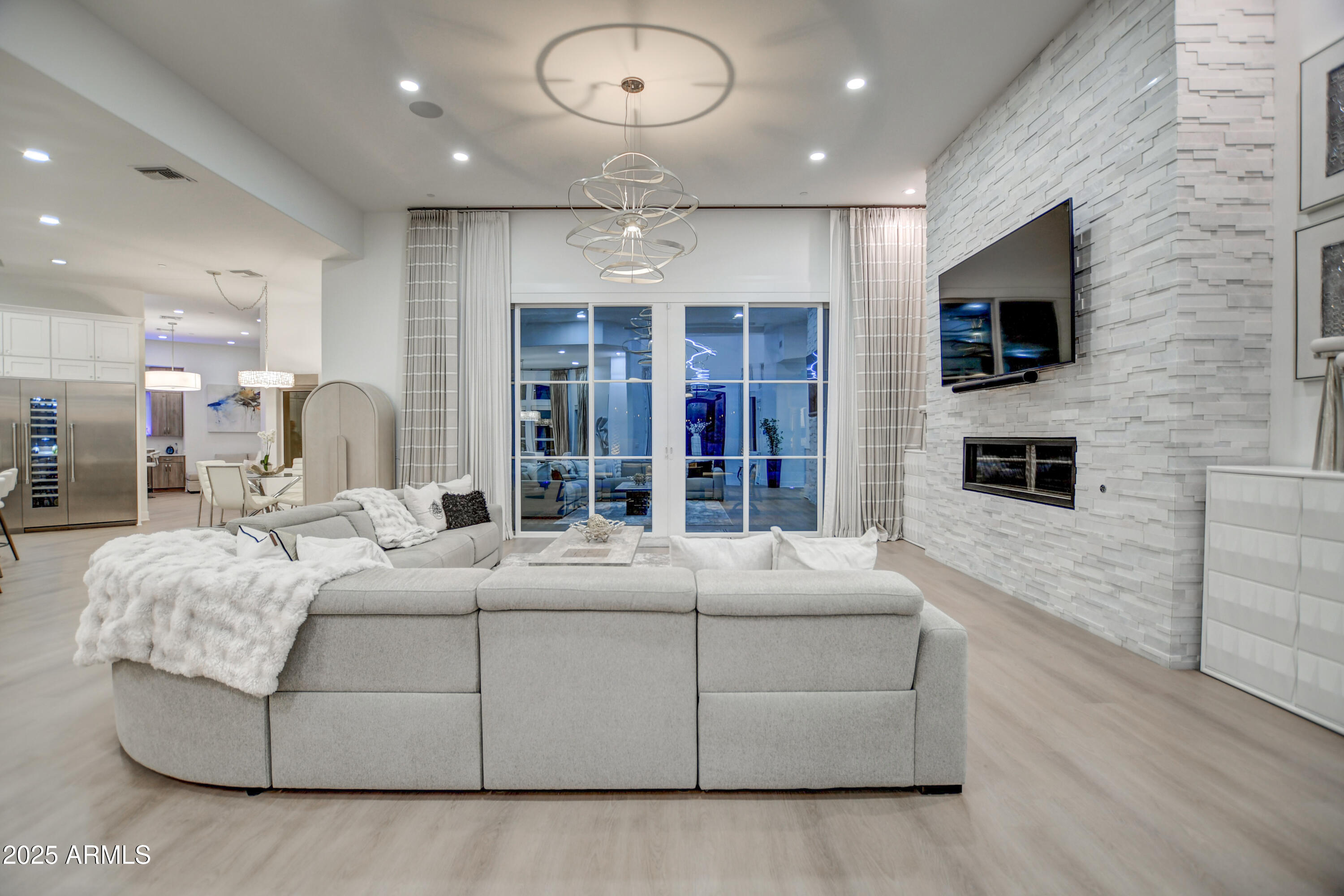 10651 East Cactus Road Scottsdale, AZ 85259 - Photo 45 of 126 Living 9