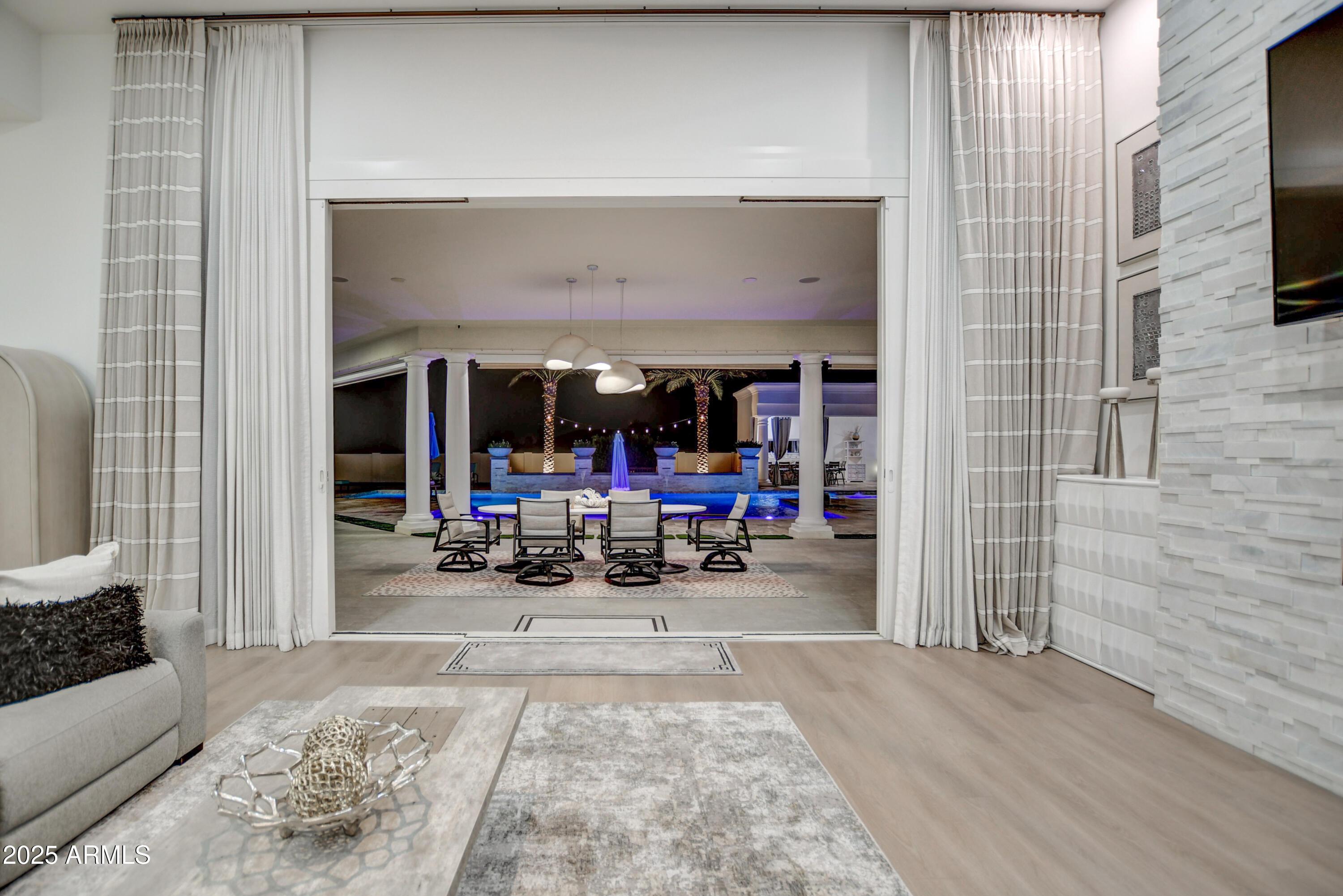 10651 East Cactus Road Scottsdale, AZ 85259 - Photo 47 of 126 Living 11