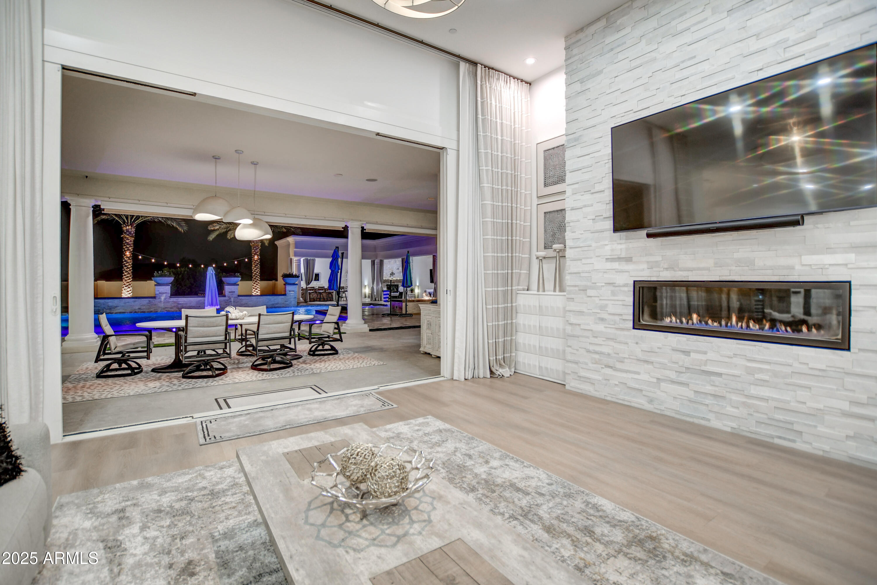 10651 East Cactus Road Scottsdale, AZ 85259 - Photo 48 of 126 Living 12