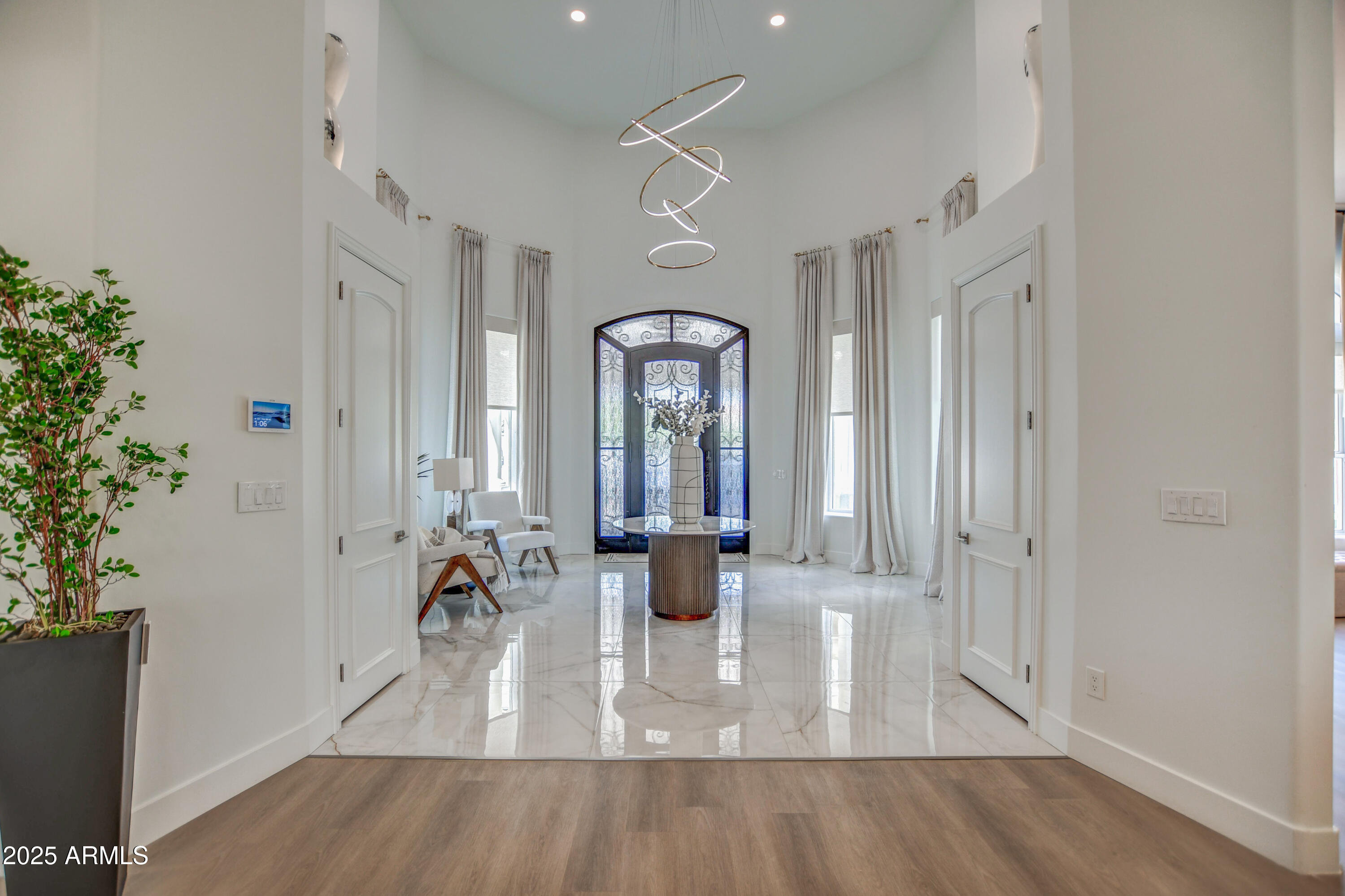 10651 East Cactus Road Scottsdale, AZ 85259 - Photo 10 of 126 Entry 1