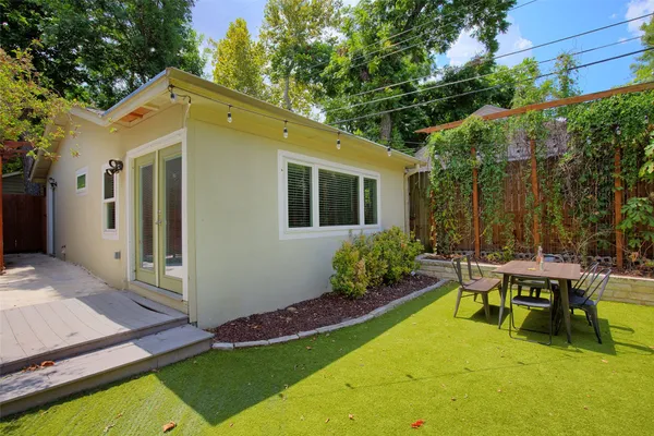 $1,900 | 815 East 31st Street, Unit C, Austin, TX 78705