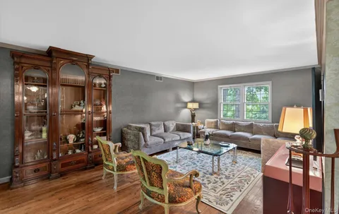 $2,050,000 | 19 Seward Drive, Woodbury, NY 11797