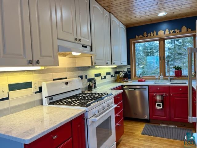 208 Norbakken Road Lutsen, MN 55612 - Photo 15 of 50 Updated Quartz Countertops and newer range