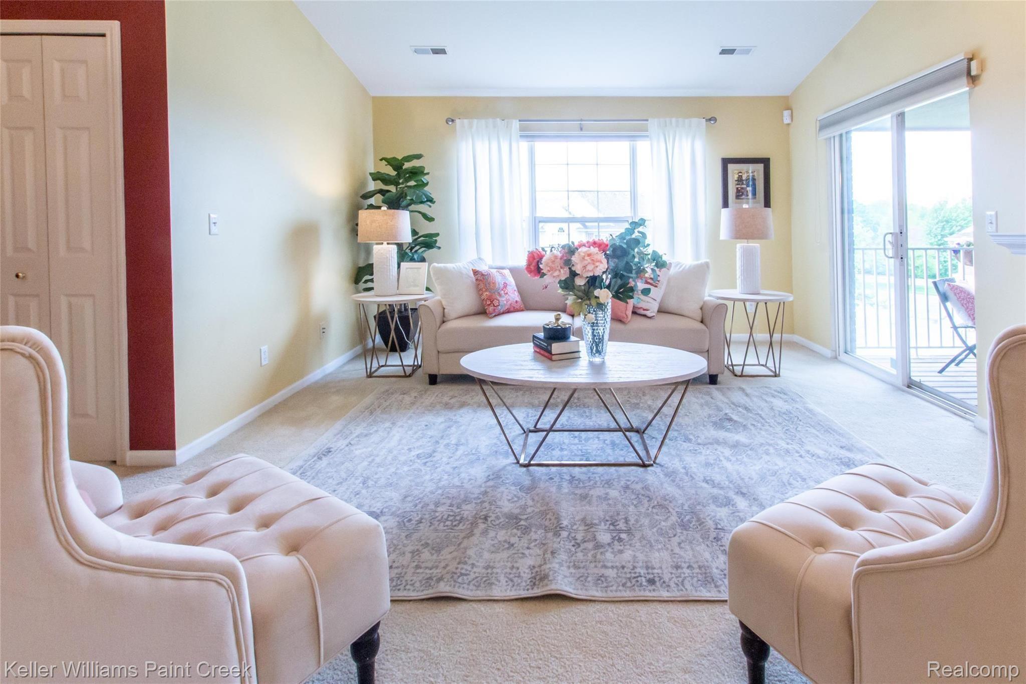 1934 Flagstone Circle Rochester, MI 48307 - Photo 13 of 36 03 living room 6.jpg