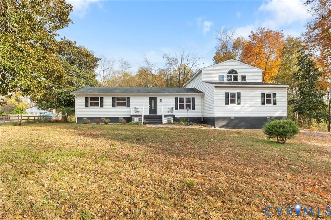 517 West Riverside Drive Lanexa, VA 23089 - Photo 8 of 27 a view of a house with a yard