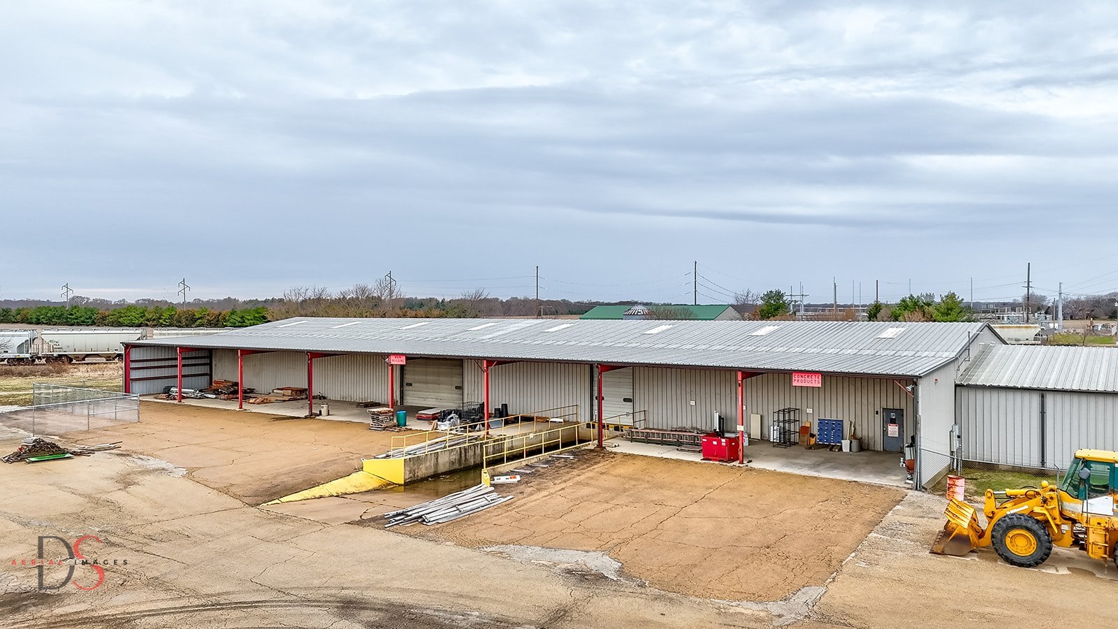 1021 North 2650th Road Ottawa, IL 61350 - Photo 5 of 14 a view of a swimming pool with a patio