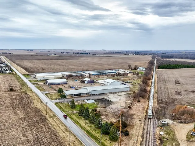 a view of a terrace with sky view