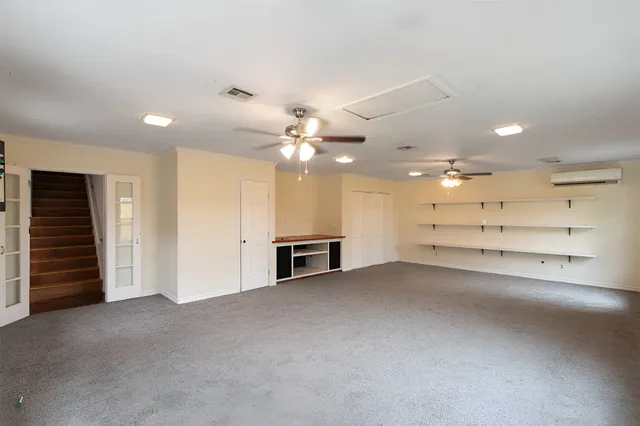 en view interior of a house with a ceiling fan