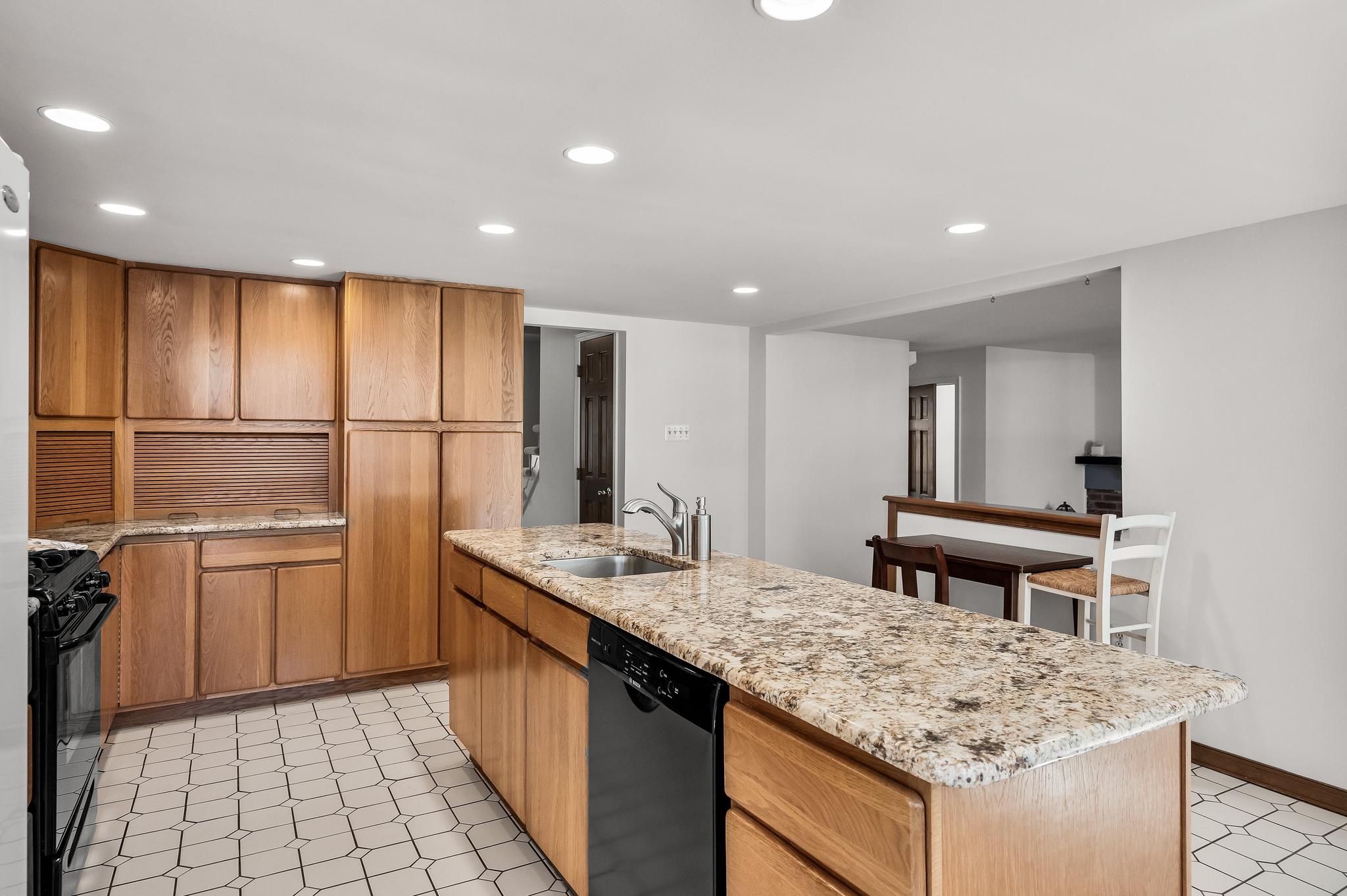 175 Oxford Road Delran, NJ 08075 - Photo 12 of 40 Kitchen