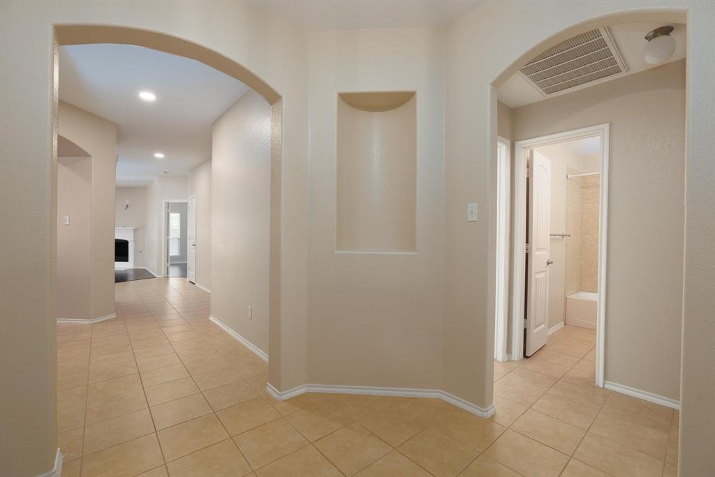 1109 Kaufman Road Melissa, TX 75454 - Photo 3 of 22 a view of a hallway
