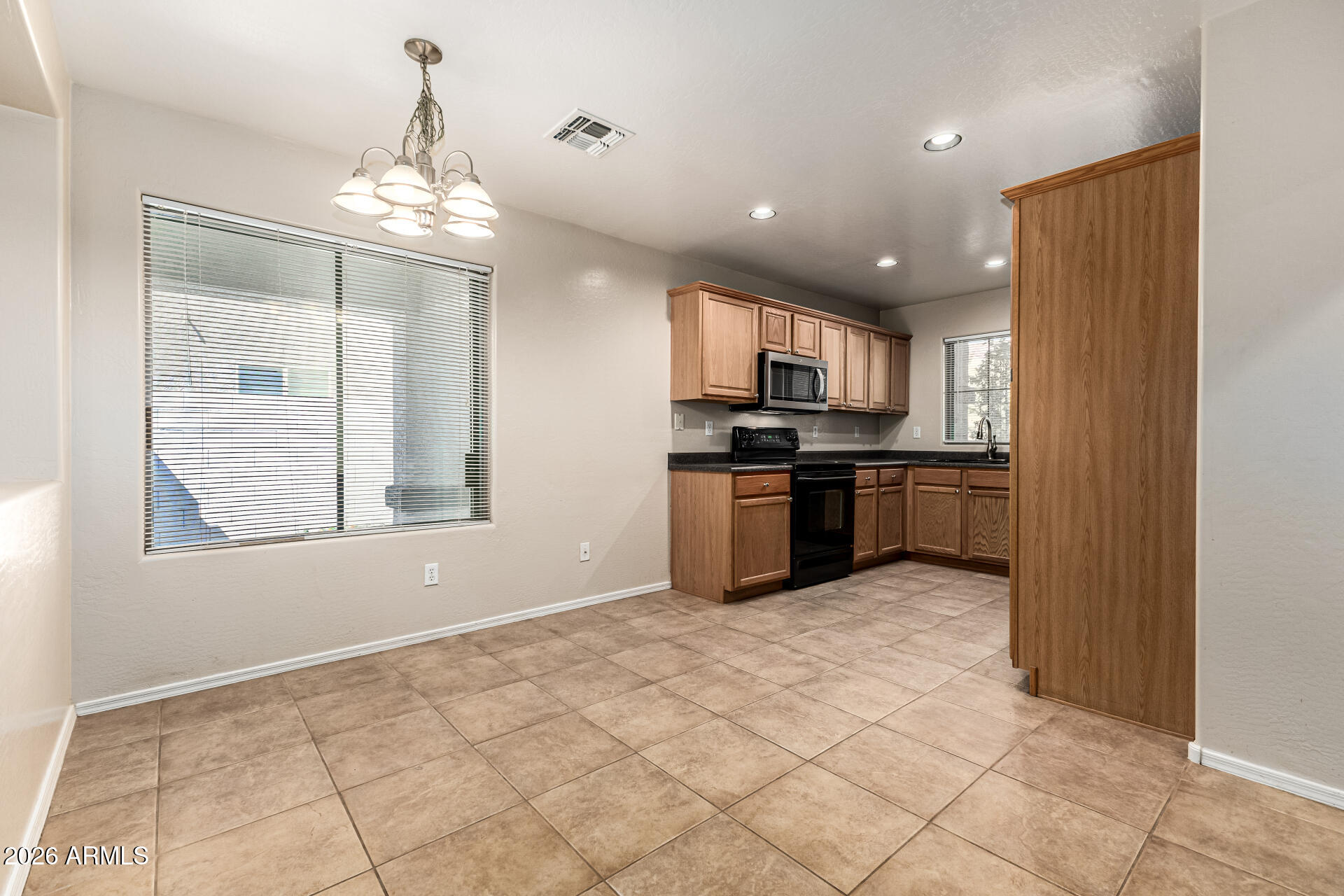 17755 West Hearn Road Surprise, AZ 85388 - Photo 9 of 36 09-Hearn